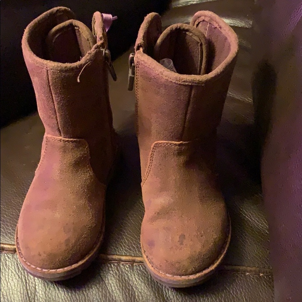 Ugg brown toddler boots, purple ribbon back.Corene